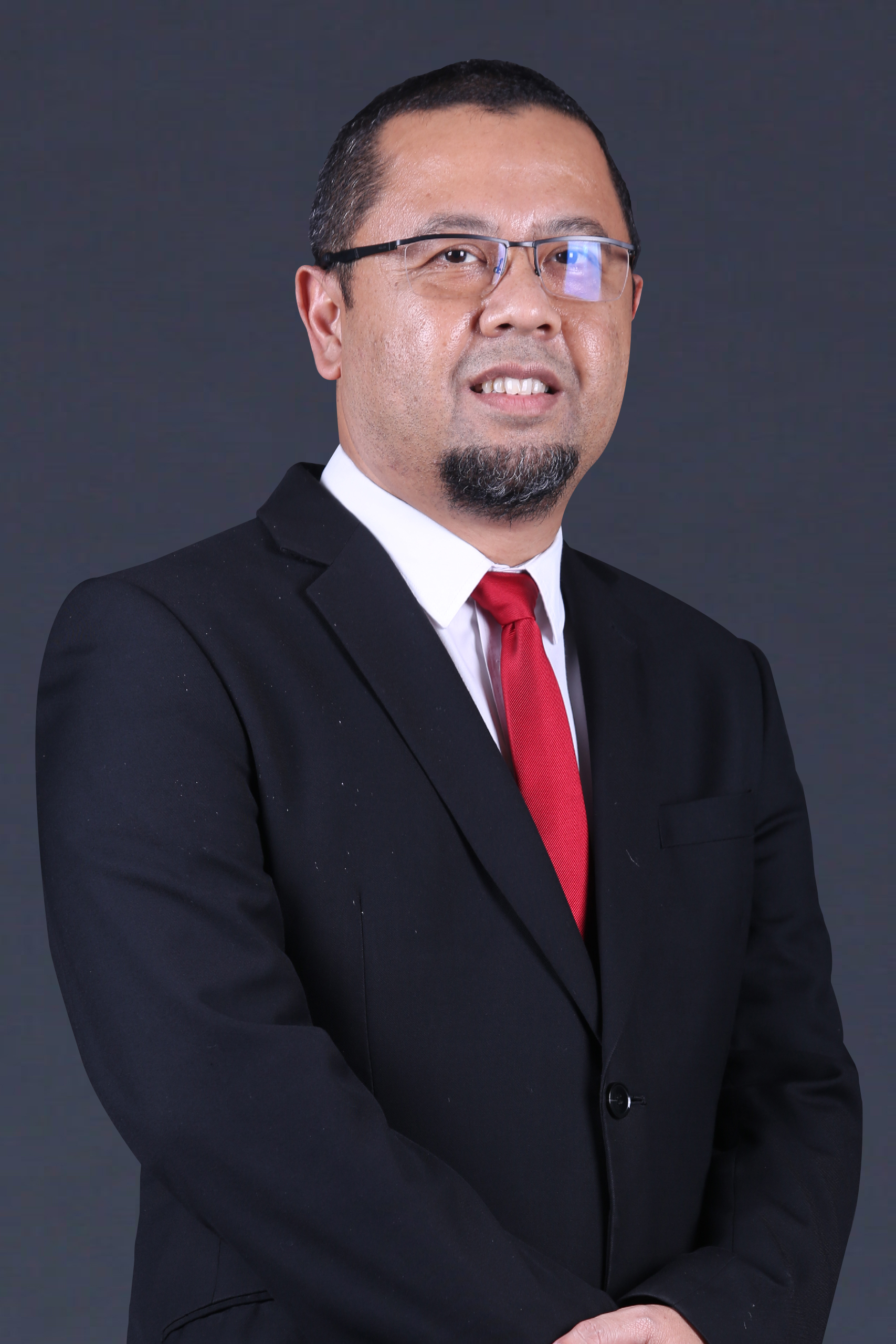 Encik Nik Kamal Izzuddin bin Nik Ibrahim	